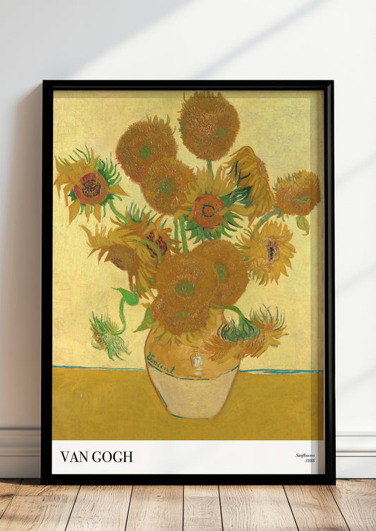 Sunflowers von Vincent van Gogh als Poster, in schwarzem Rahmen, stehend auf dem Boden, angelehnt an einer Wand