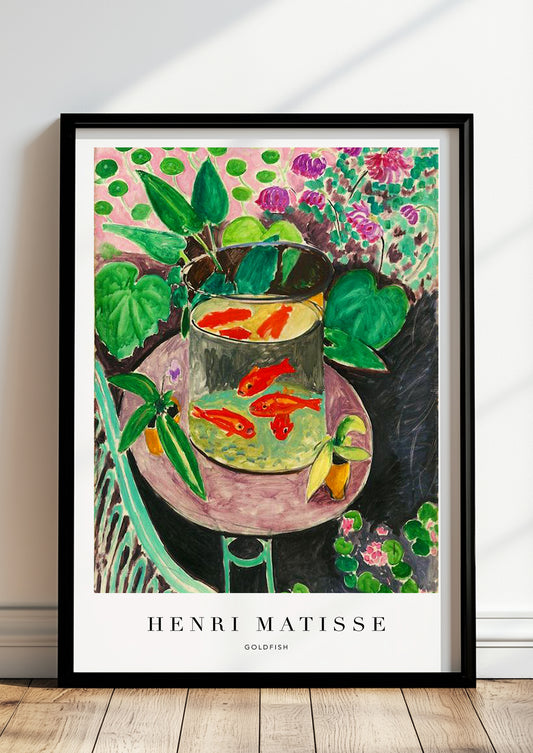 Goldfish von Henri Matisse Kunstdruck im schwarzen Rahmen, an Wand gelehnt