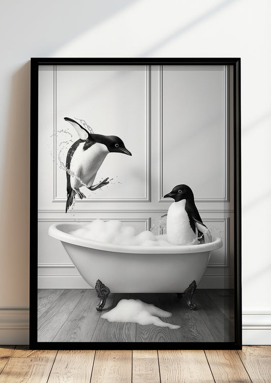 das poster mit pinguinen in der badewanne hängt dekorativ in einem modernen badezimmer und bringt eine fröhliche atmosphäre