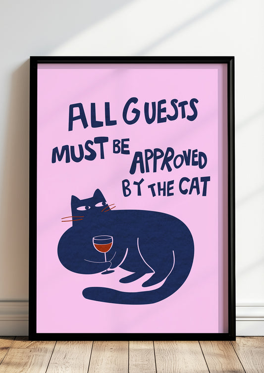 katzen poster mit spruch gerahmt in modernem wohnzimmer als witzige wanddekoration