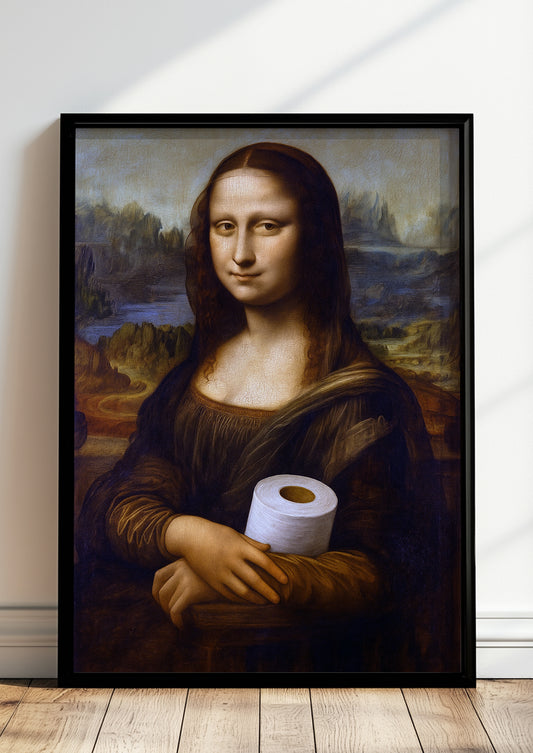 Ein modern eingerichtetes Wohnzimmer wird durch ein gerahmtes Poster der Mona Lisa mit Toilettenpapier humorvoll aufgewertet.