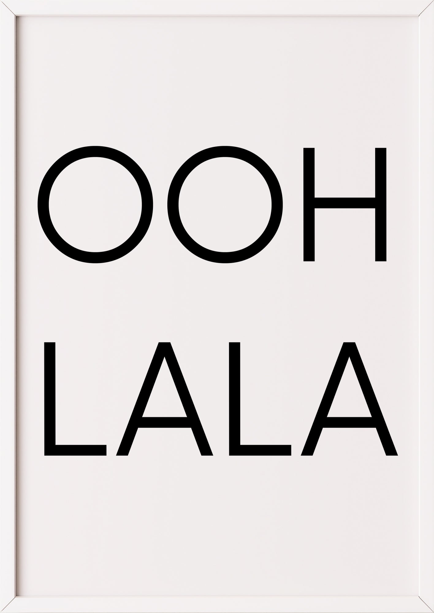Hochformatiges Poster „OOH LA LA“ mit weißem Rahmen, freigestellt.