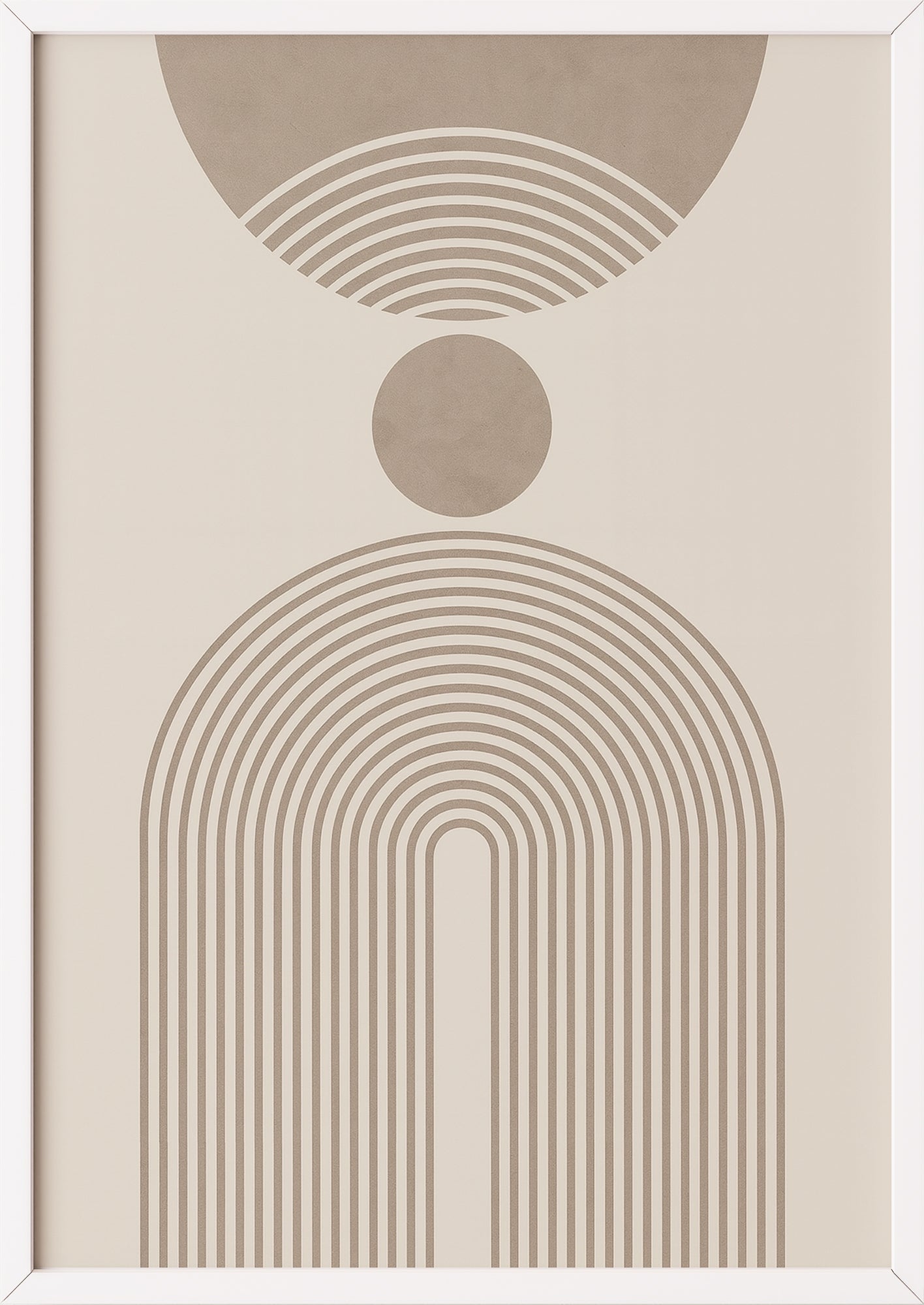 Poster mit symmetrischem Geometrieaufbau in Weißrahmen auf beigem Grund