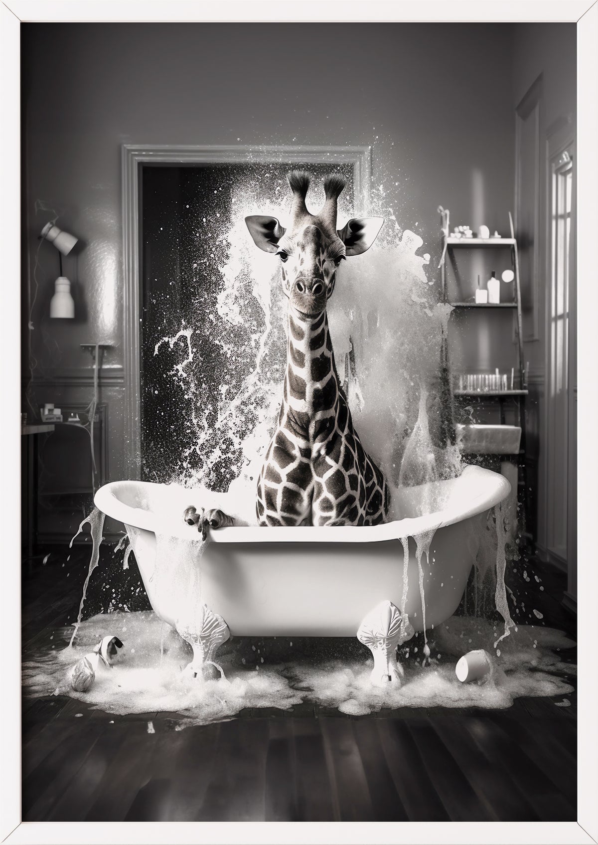 Giraffe in der Badewanne, Poster im weißen Rahmen mit Schwarz-Weiß-Motiv