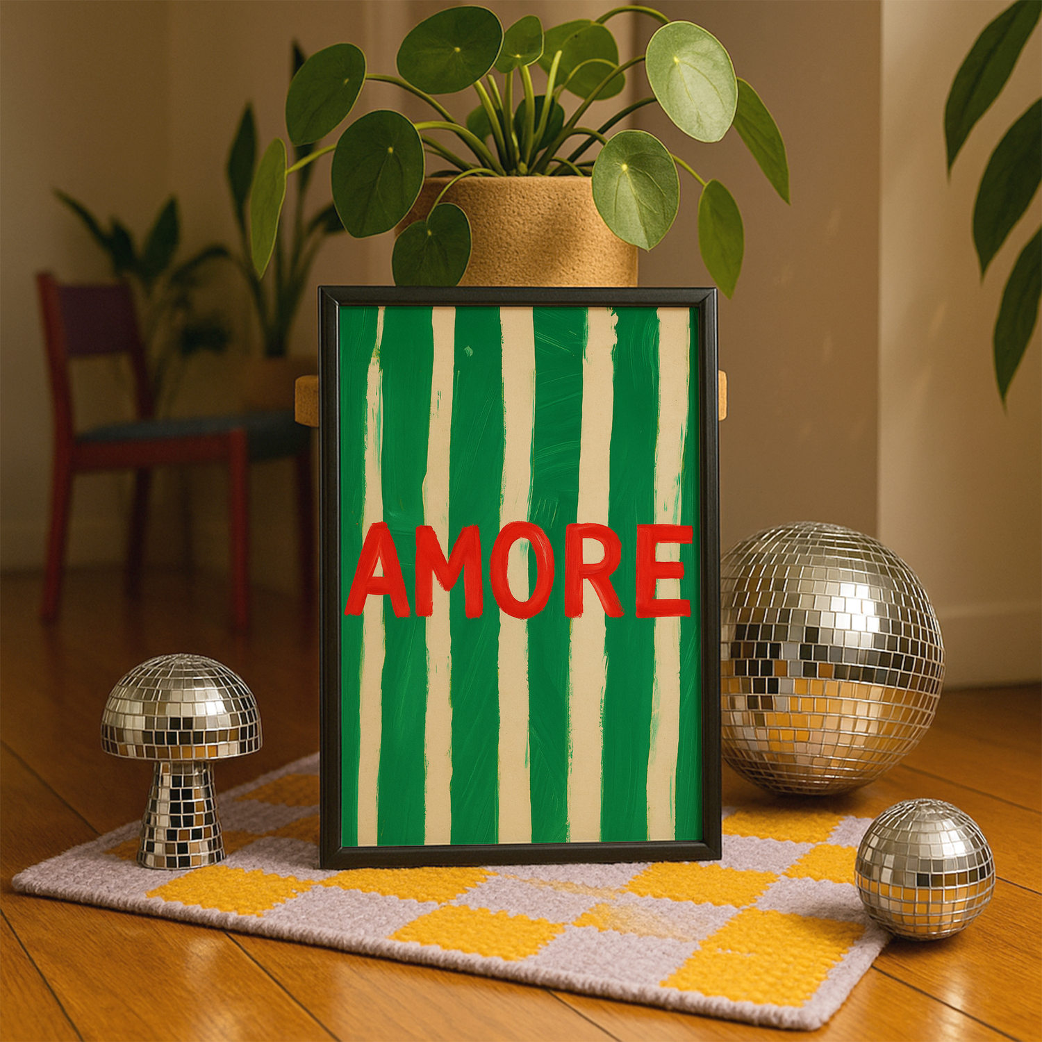 modernes gruen weisses poster motiv mit der aufschrift amore in modernem wohnzimmer