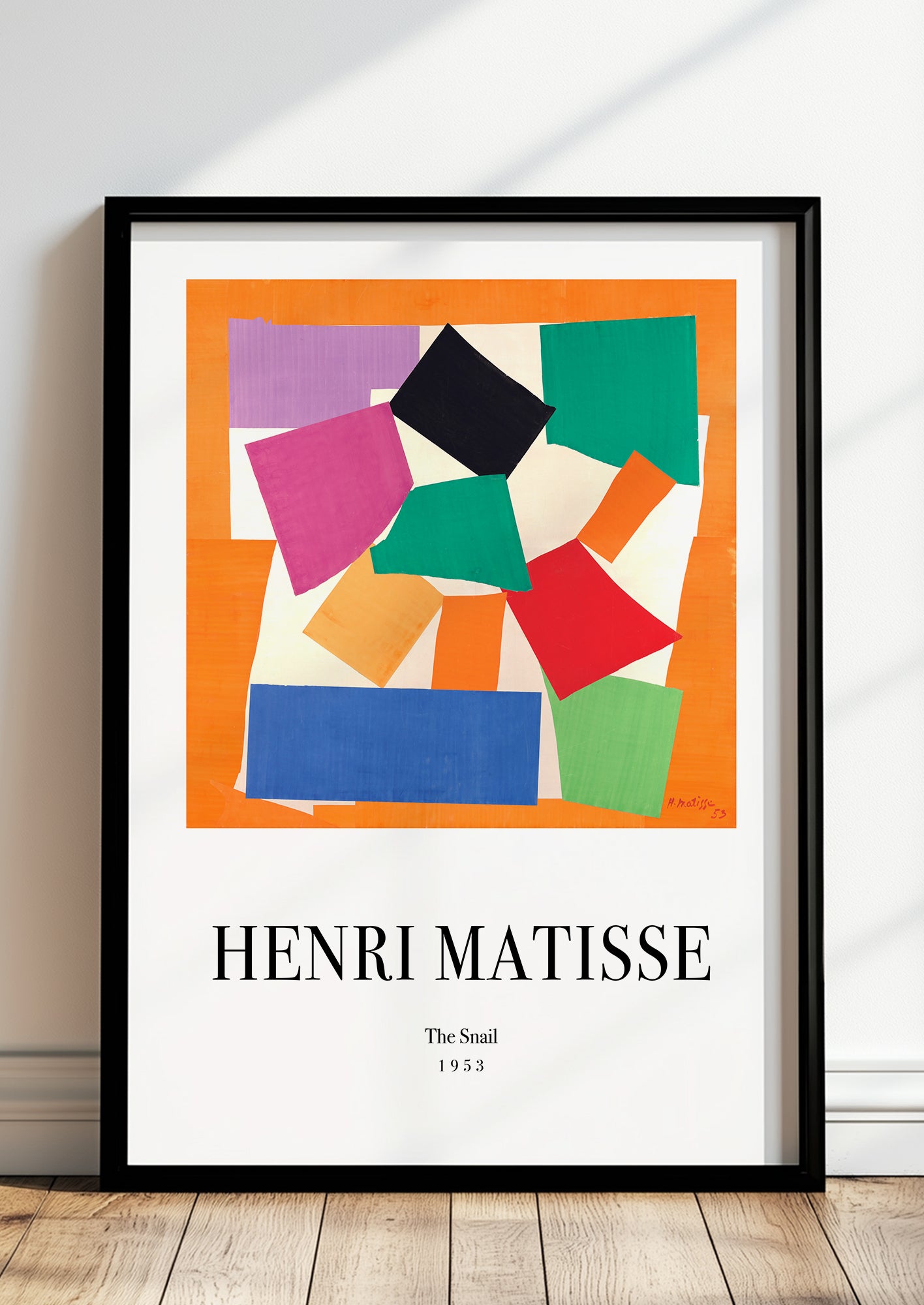 The Snail von Henri Matisse Kunstdruck im schwarzen Rahmen, an Wand gelehnt