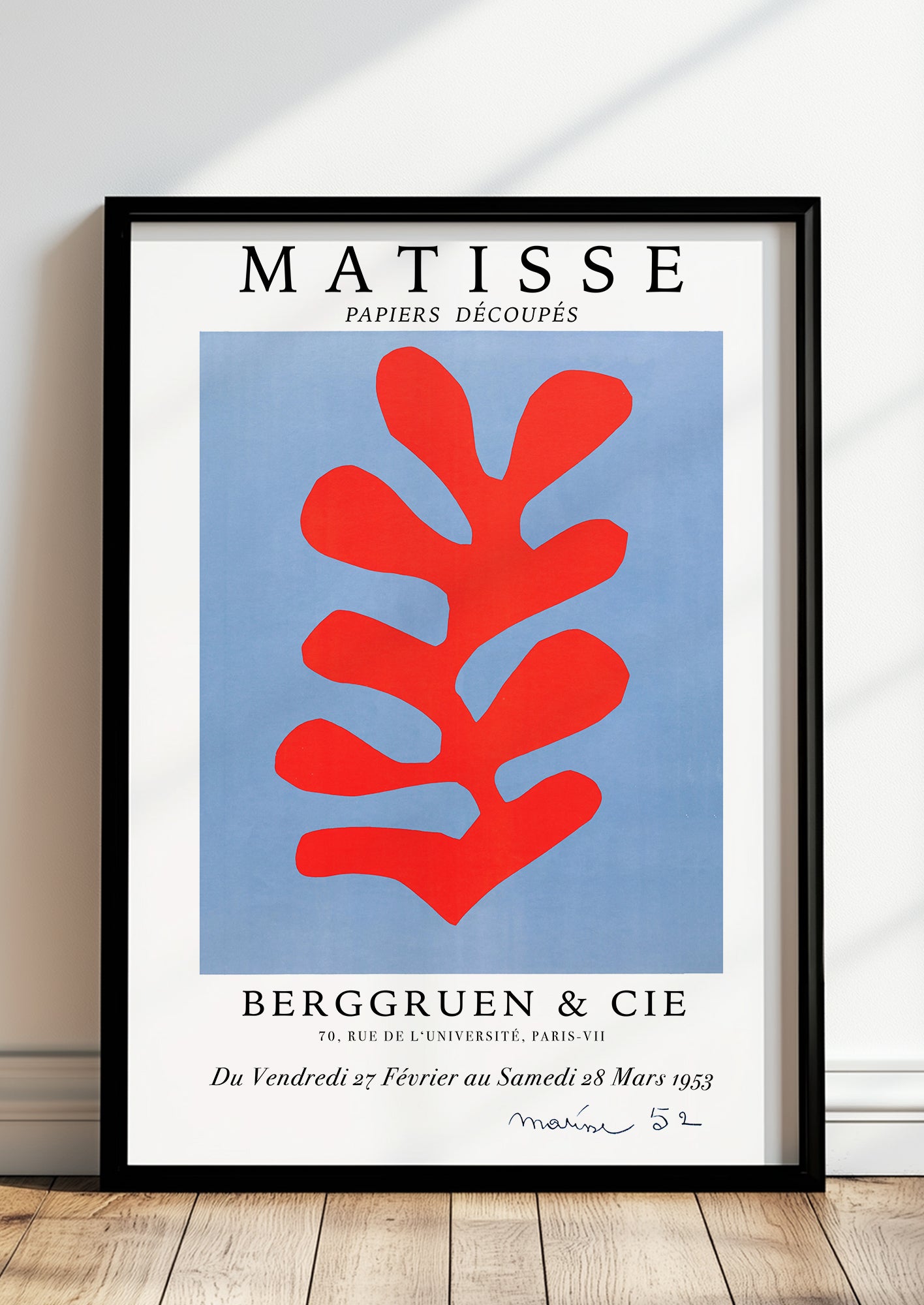 Red Algae von Henri Matisse Kunstdruck im schwarzen Rahmen, an Wand gelehnt