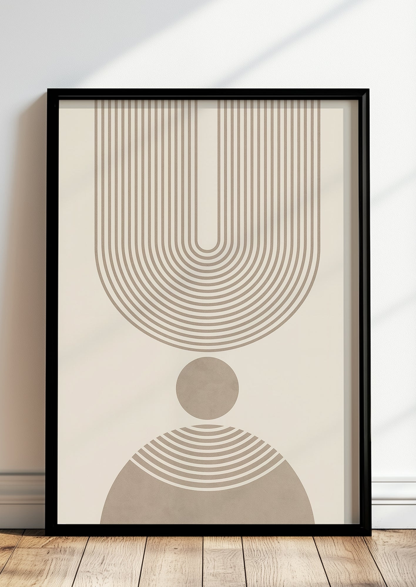 Modernes Poster mit symmetrischem Design in erdigen Tönen im Rahmen