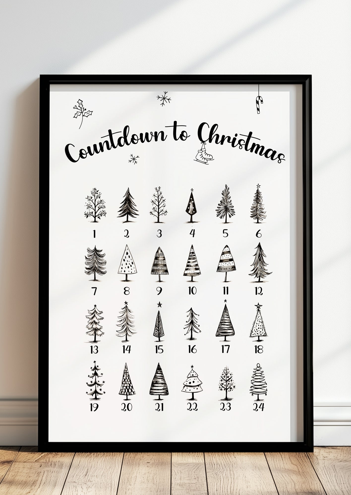 Adventskalender-Poster mit Tannenbaum-Illustrationen im schwarzen Holzrahmen, stehend auf dem Boden