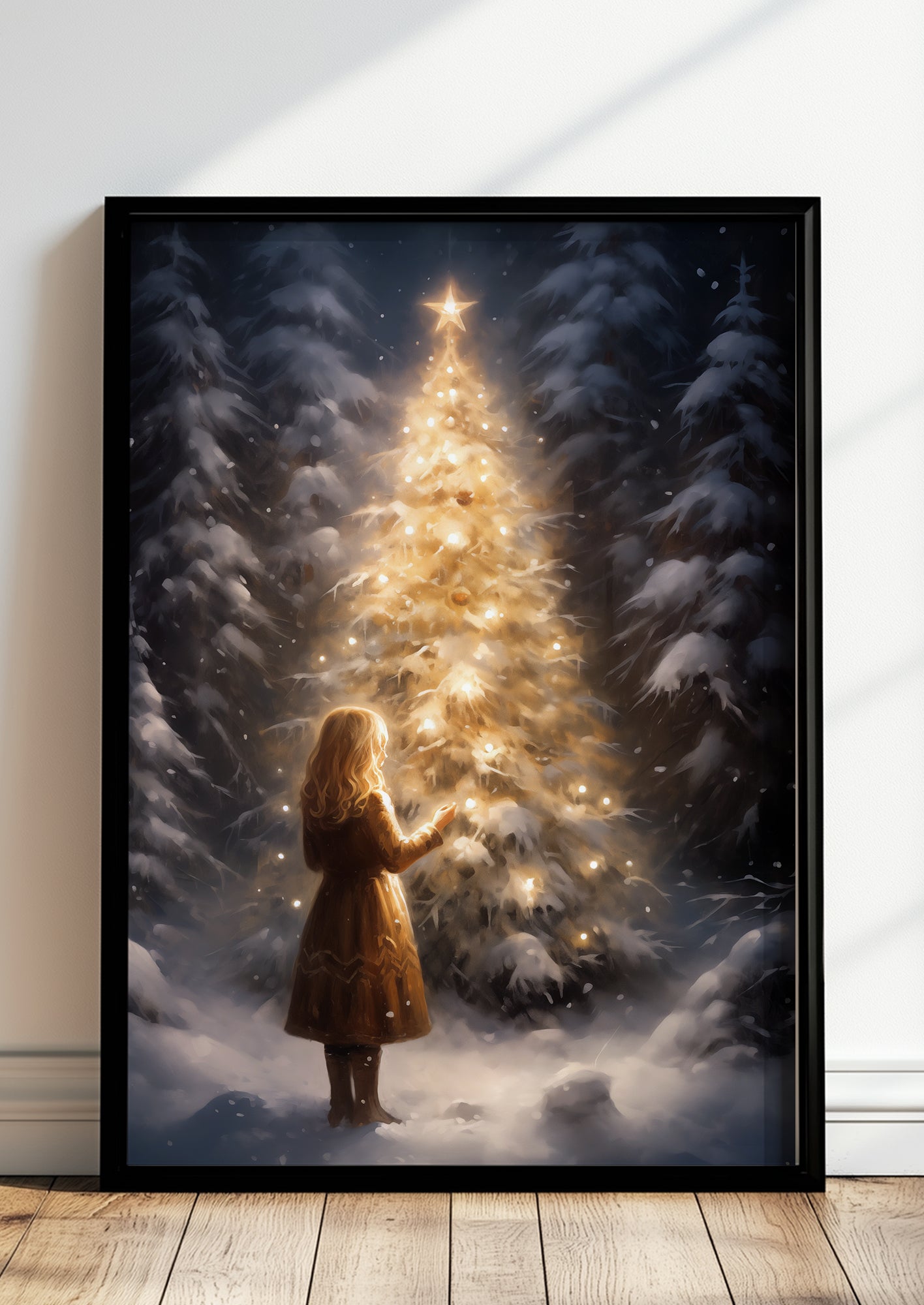 Weihnachts-Poster mit goldenem Baum im weißen Holzrahmen