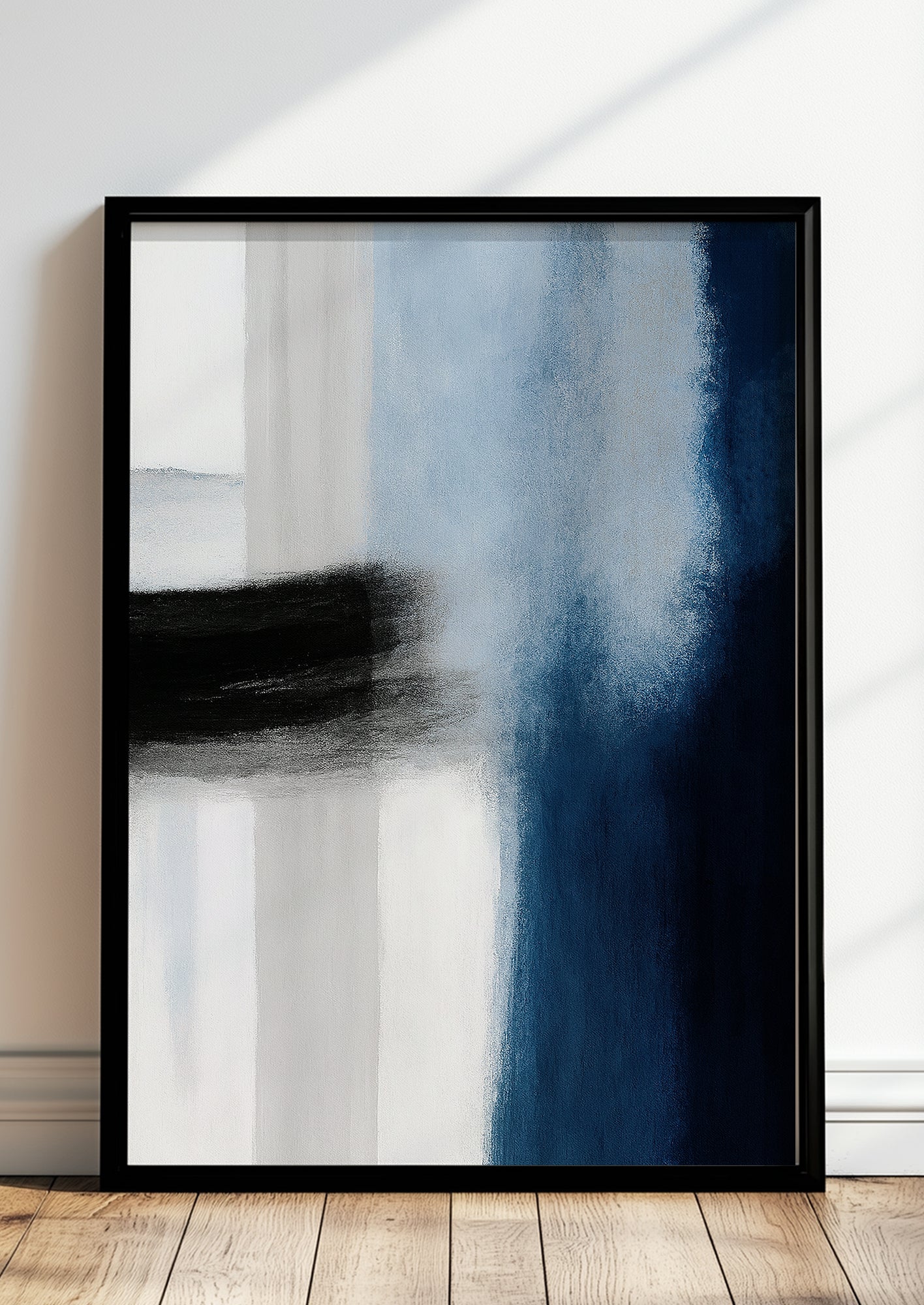 Kunstdruck in Blau, Schwarz und Weiß mit strukturierter Oberfläche im Rahmen