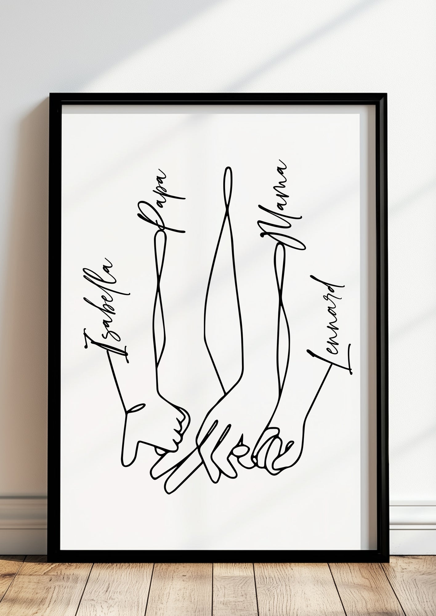 Line Art Poster im schwarzen Rahmen – 4er Familienbild mit personalisierten Namen.