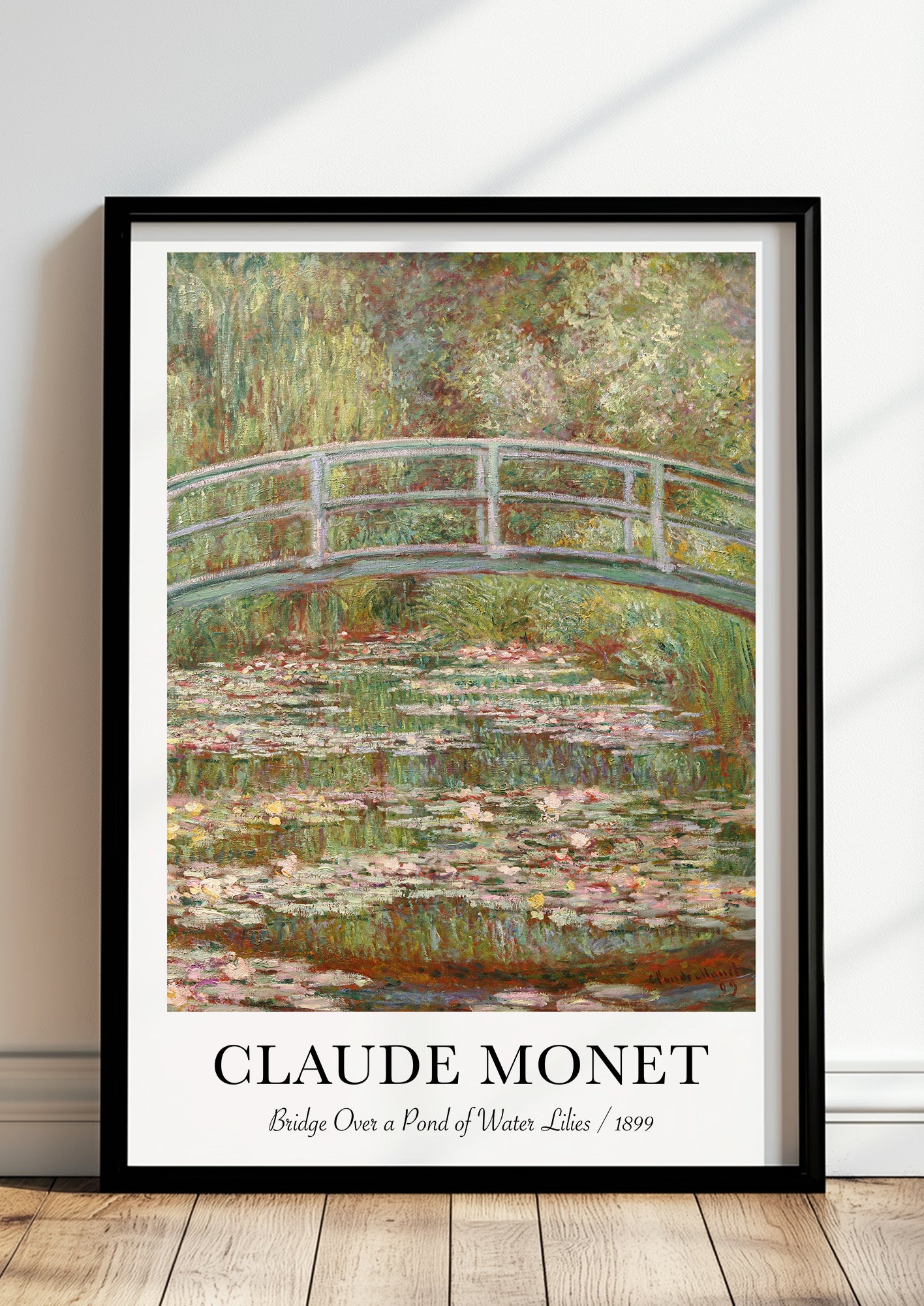 Gerahmtes Poster Monet Bridge Over a Pond of Water Lilies – klassische Wanddeko