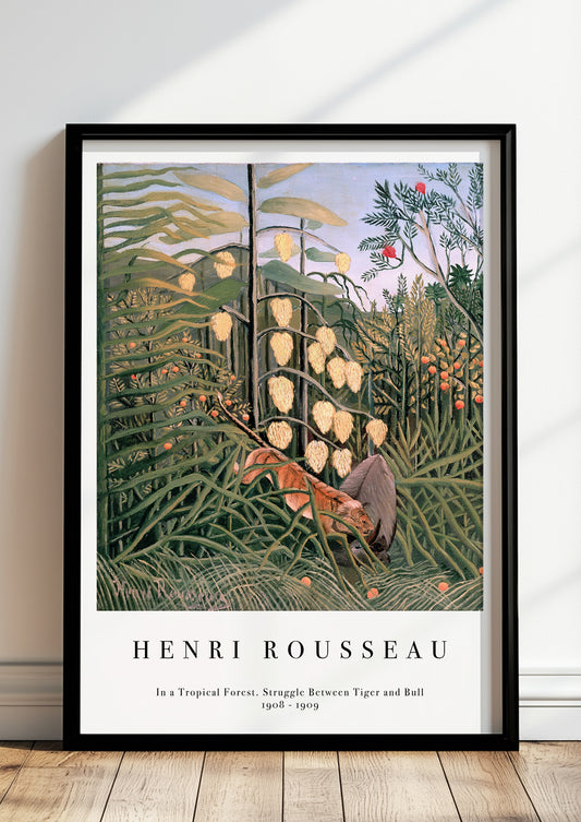 In a Tropical Forest. Struggle Between Tiger and Bull von Henri Rousseau als Poster, in schwarzem Rahmen, stehend auf dem Boden, angelehnt an einer Wand