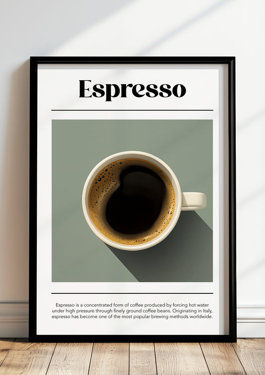 Espresso-Poster im schwarzen Rahmen an heller Küchenwand mit Kaffeemühle