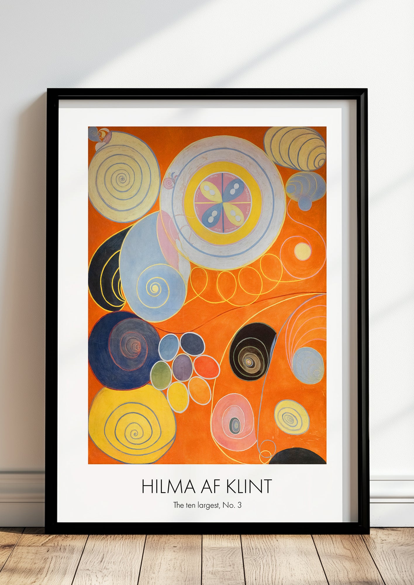 The Ten Largest, Youth, No. 3 von Hilma af Klint als Poster, in schwarzem Rahmen, stehend auf dem Boden, angelehnt an einer Wand