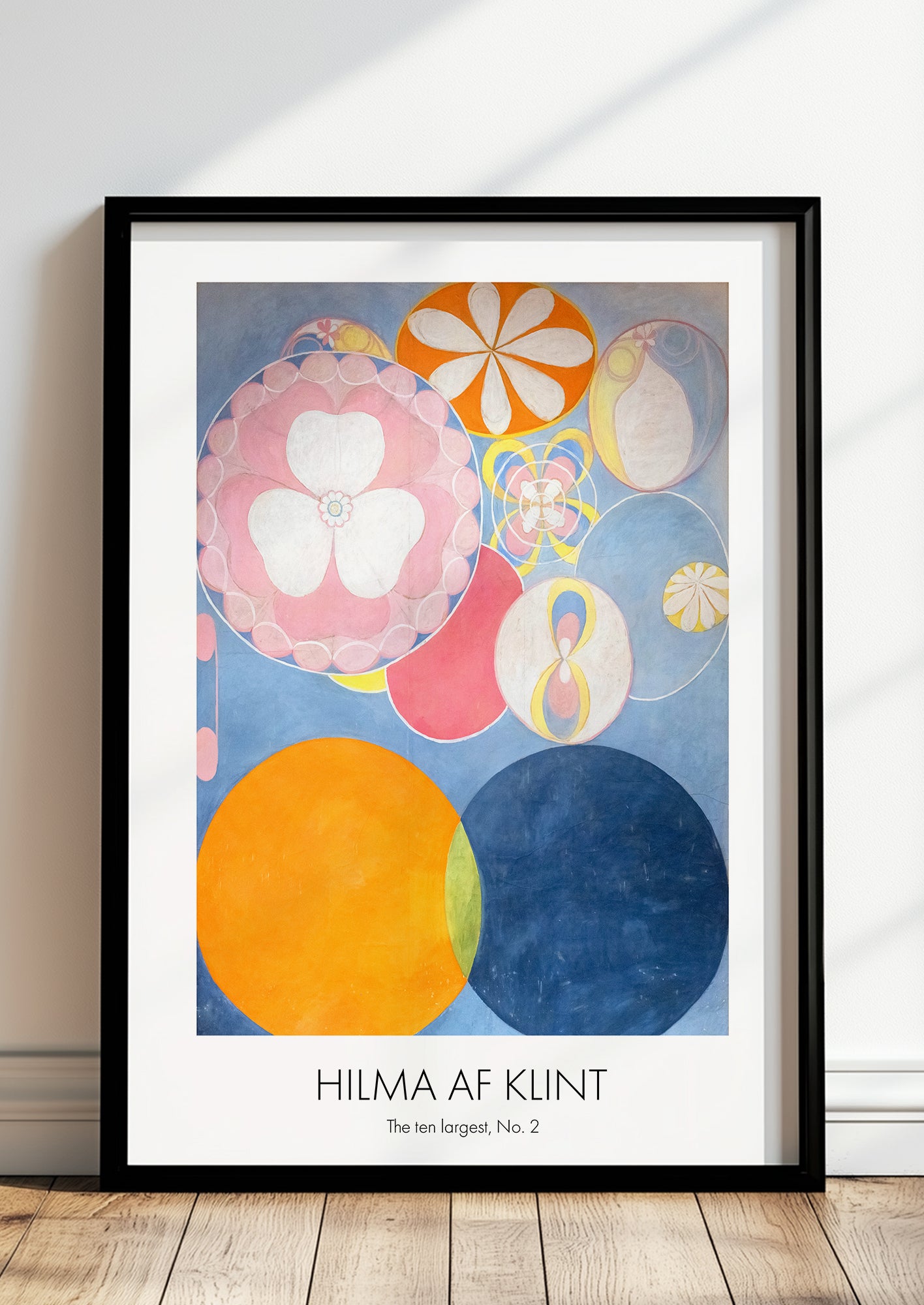 The Ten Largest, Childhood, No. 2 von Hilma af Klint als Poster, in schwarzem Rahmen, stehend auf dem Boden, angelehnt an einer Wand