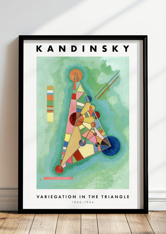 Variegation in the Triangle von Wassily Kandinsky als Poster, in schwarzem Rahmen, stehend auf dem Boden, angelehnt an einer Wand