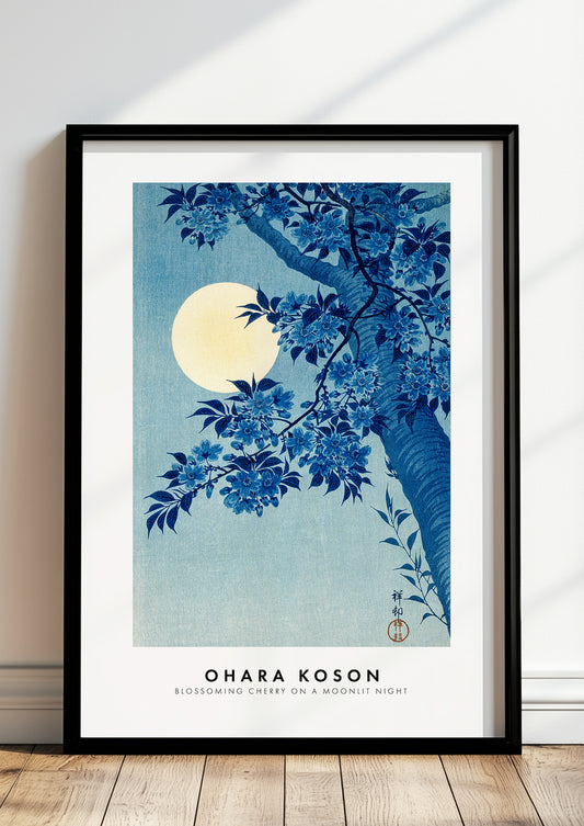 Blossoming Cherry on a Moonlit Night von Ohara Koson als Poster, in schwarzem Rahmen, stehend auf dem Boden, angelehnt an einer Wand