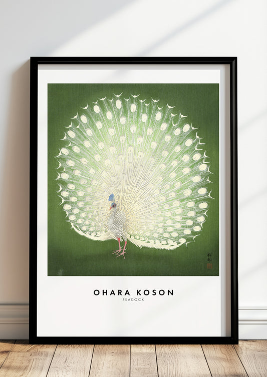 Peacock von Ohara Koson als Poster, in schwarzem Rahmen, stehend auf dem Boden, angelehnt an einer Wand