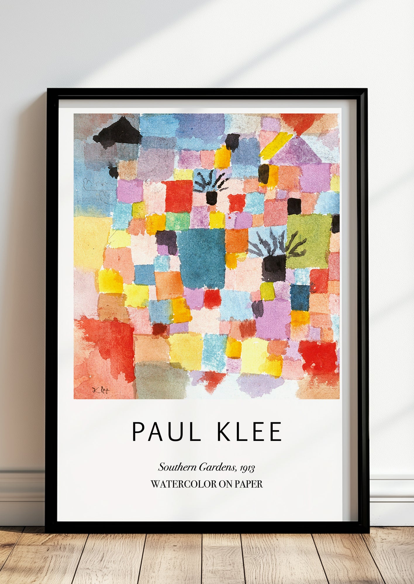 Southern Gardens von Paul Klee als Poster, in schwarzem Rahmen, stehend auf dem Boden, angelehnt an einer Wand