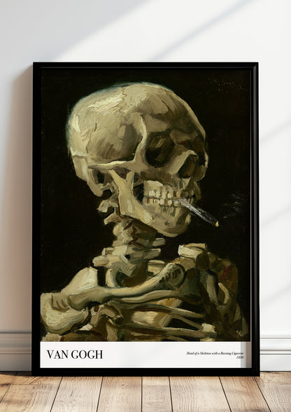 Head of a Skeleton With a Burning Cigarette von Vincent van Gogh als Poster, in schwarzem Rahmen, stehend auf dem Boden, angelehnt an einer Wand