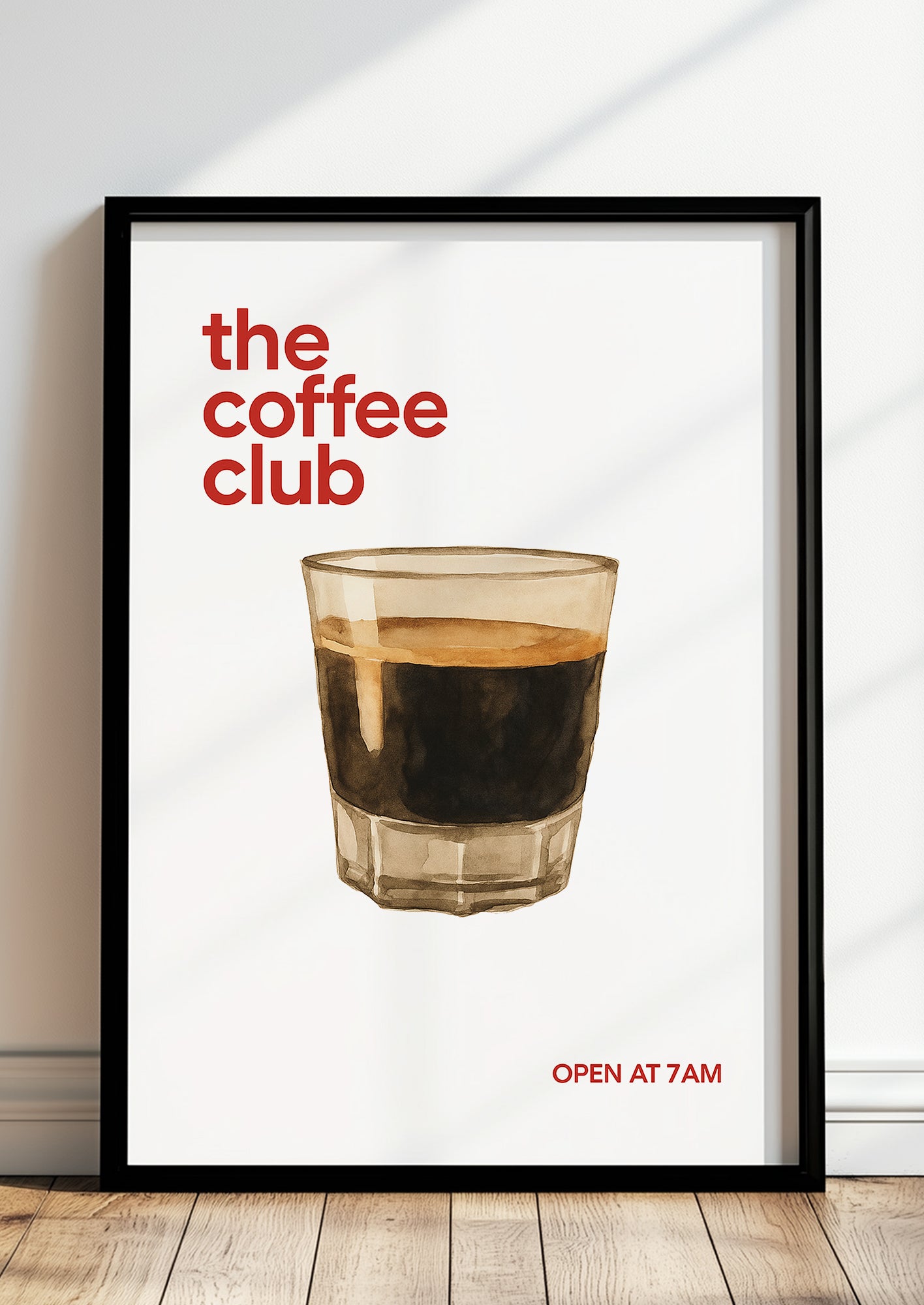 Künstlerisch gemaltes Glas mit frischem Espresso