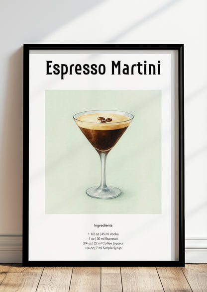 Gerahmtes Espresso Martini Poster lehnt auf dem Boden an einer Wand