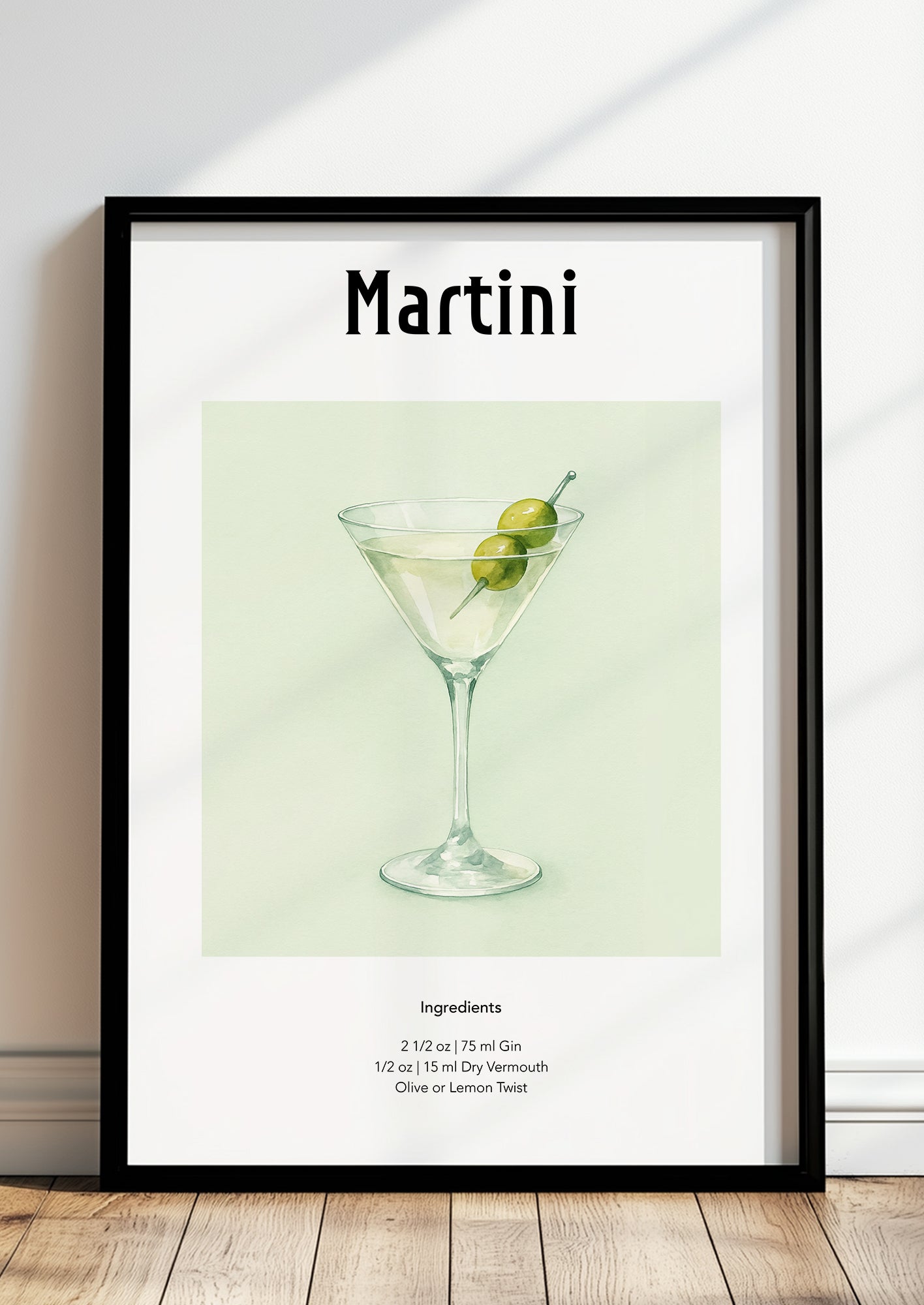Poster mit Martini-Motiv in weißem Rahmen an Wand mit Baraccessoires