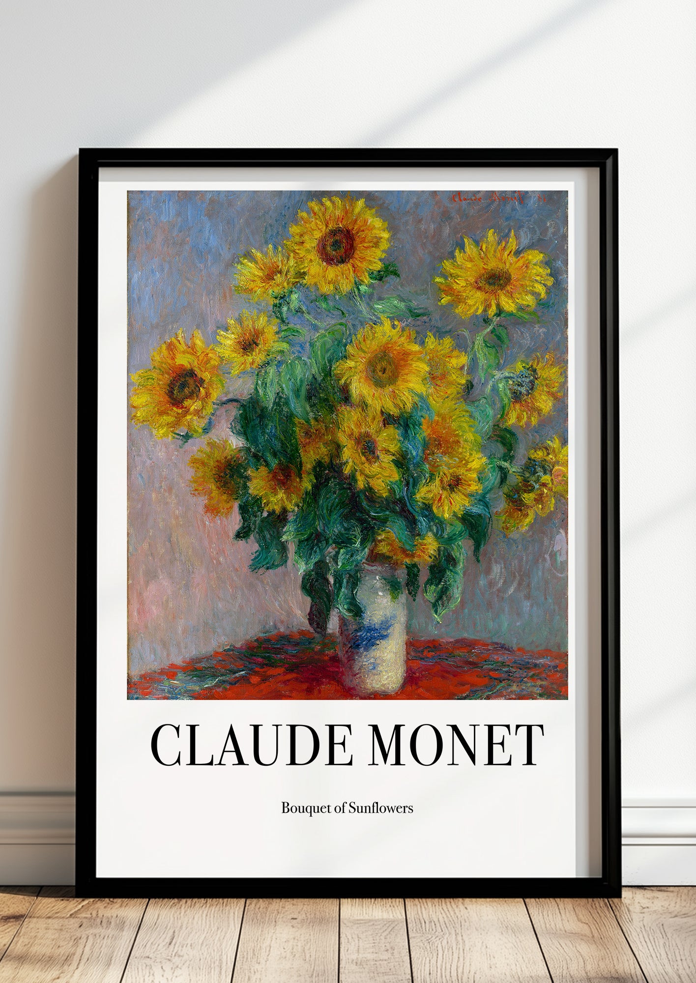 Bouquet of Sunflowers von Claude Monet als Poster, in schwarzem Rahmen, stehend auf dem Boden, angelehnt an einer Wand