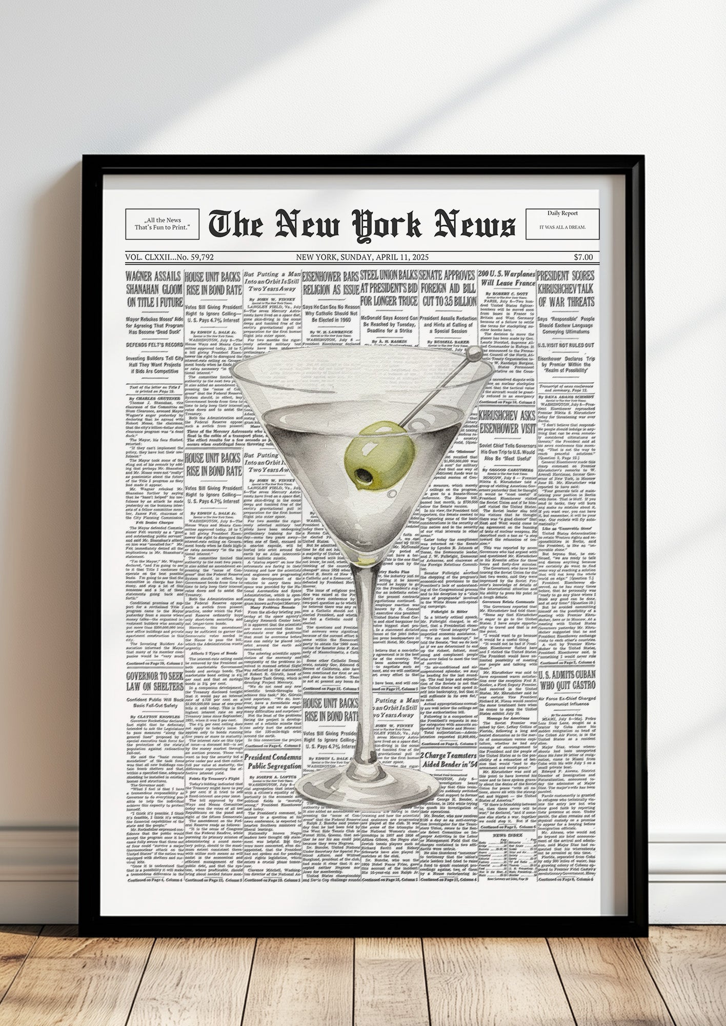 Poster Martini – Newspaper im schwarzen Holzrahmen stehend