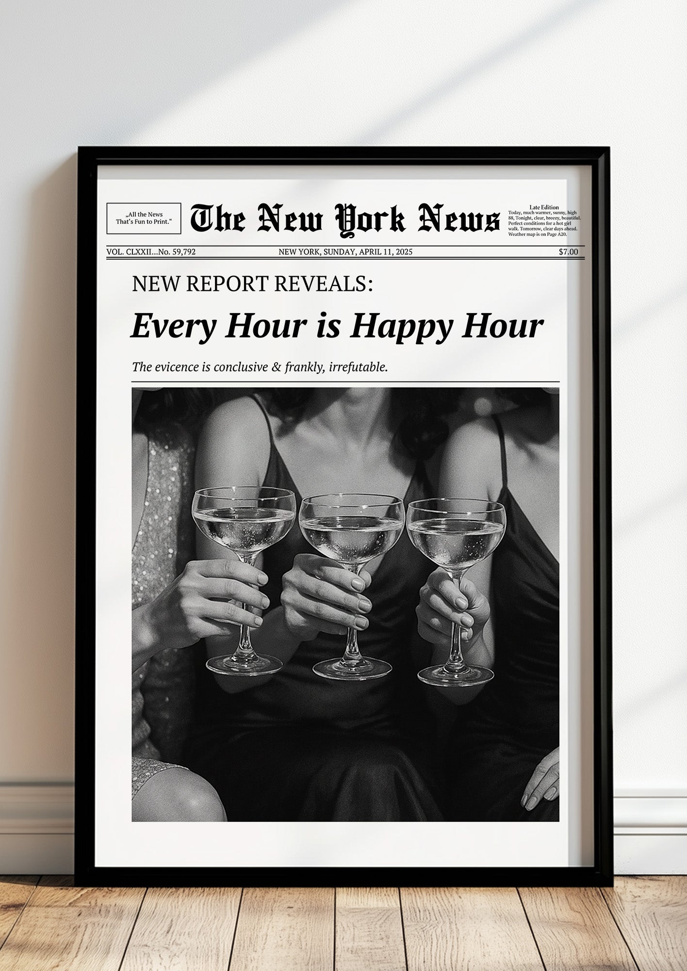 Poster Every Hour is Happy Hour im schwarzen Holzrahmen stehend