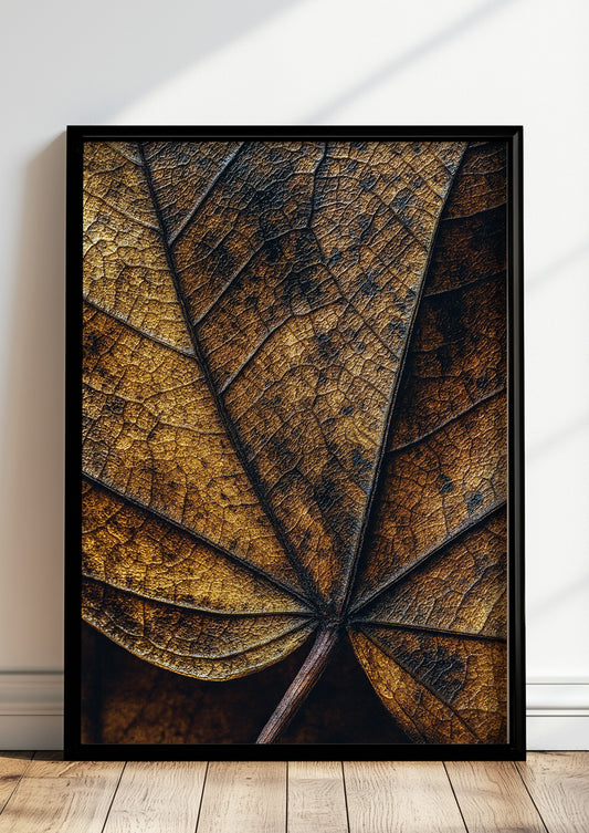 Poster Herbst Blatt Nahaufnahme im schwarzen Holzrahmen stehend