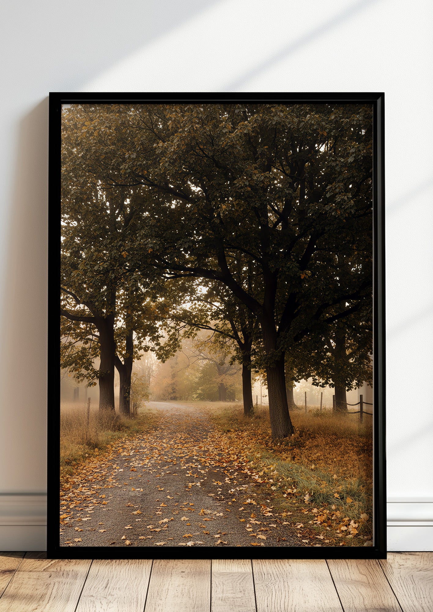 Poster Herbstwald auf dem Land im schwarzen Holzrahmen stehend