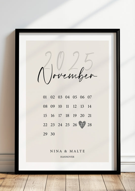 Poster Wedding Calendar im schwarzen Rahmen stehend