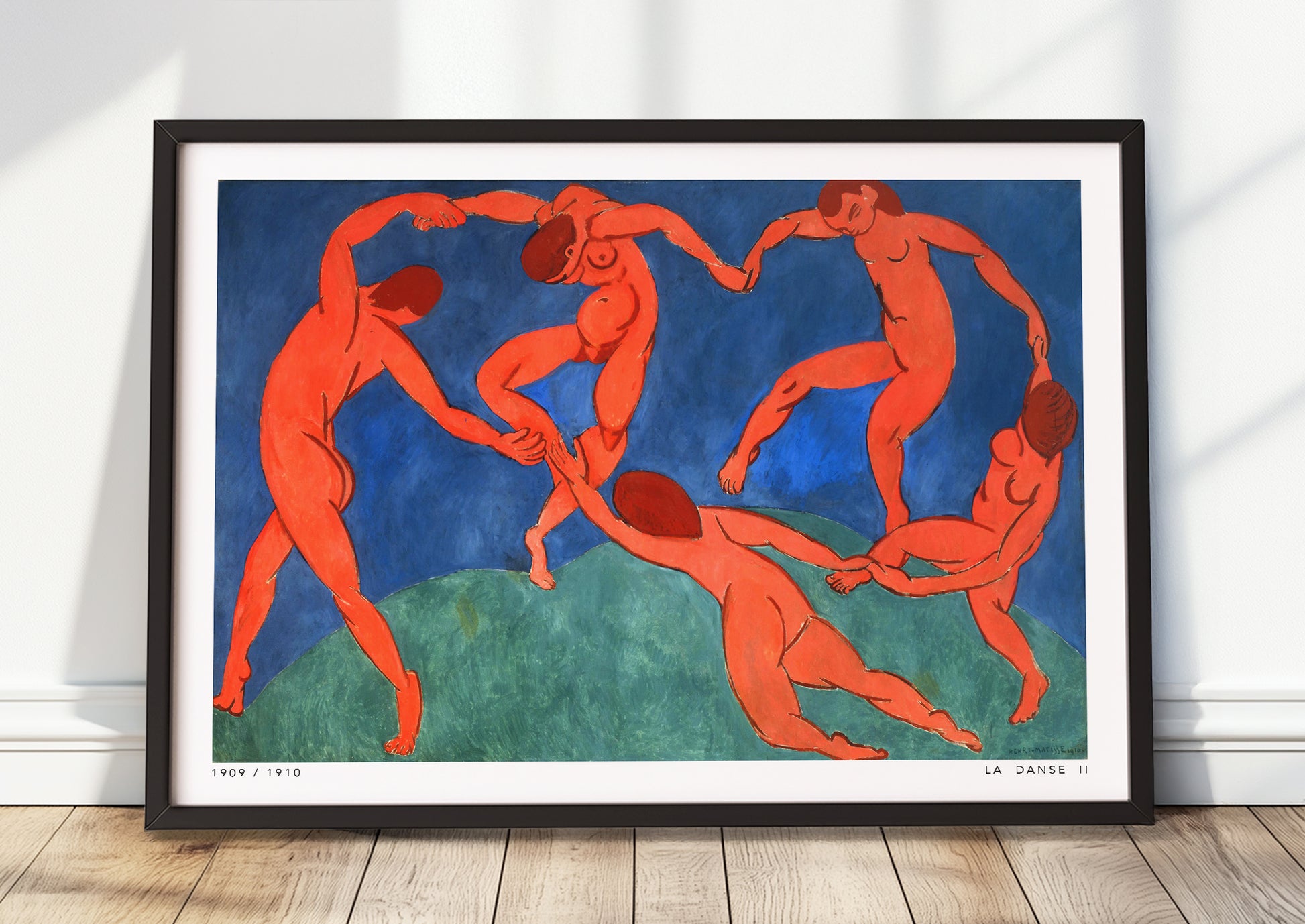 Dance II von Henri Matisse Kunstdruck im schwarzen Rahmen, an Wand gelehnt