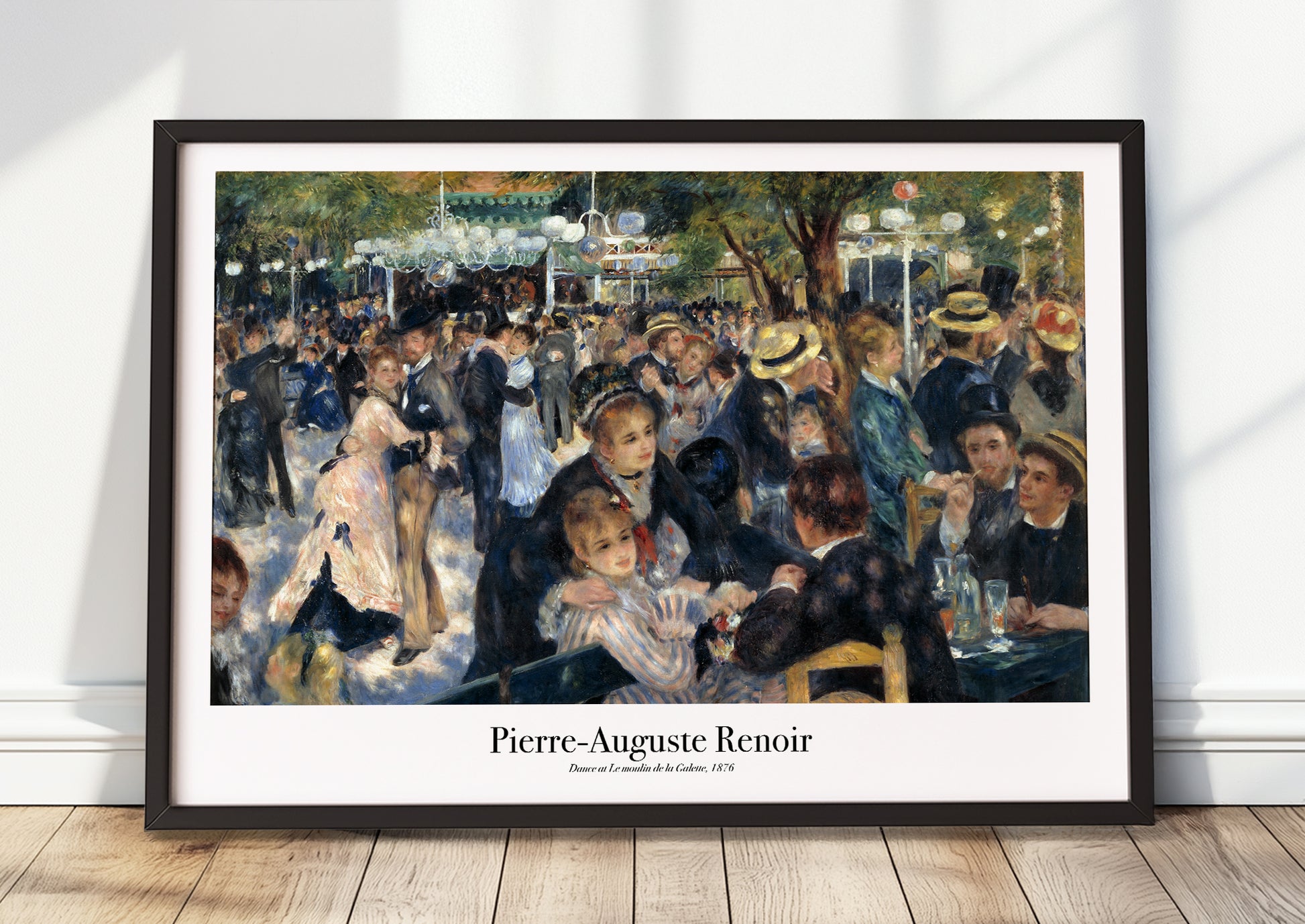 Dance at Le Moulin de la Galette von Pierre-Auguste Renoir Kunstdruck im schwarzen Rahmen, an Wand gelehnt