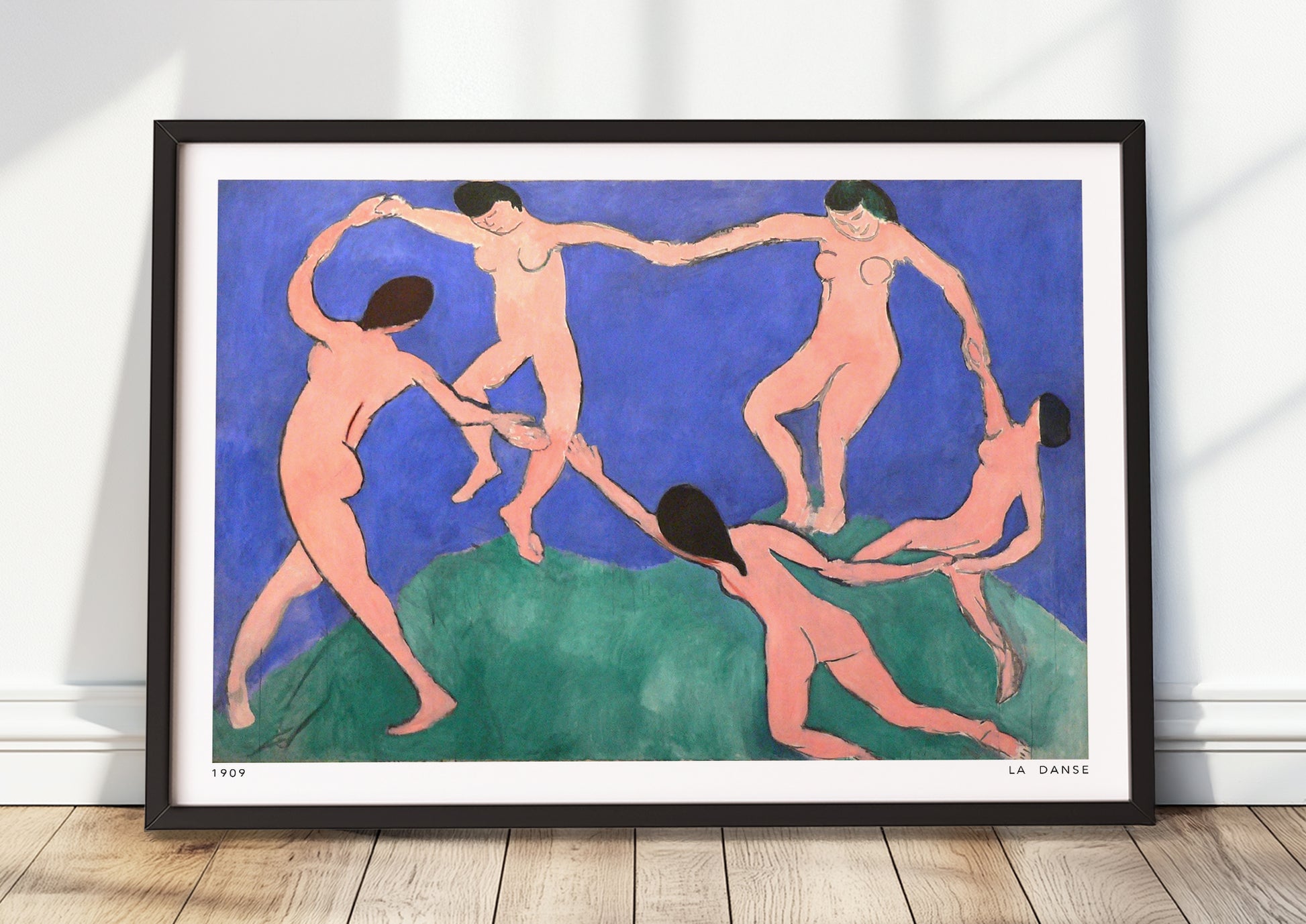 Dance I von Henri Matisse Kunstdruck im schwarzen Rahmen, an Wand gelehnt