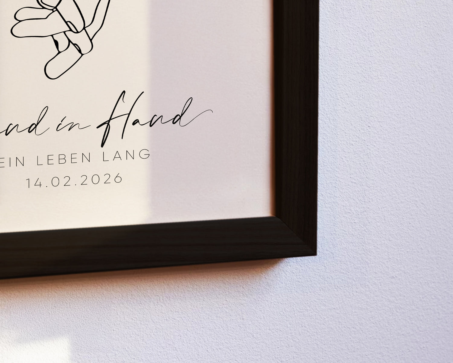 Nahaufnahme Hochzeitsposter Hand in Hand ein Leben lang / Der schönste weg ist der gemeinsame