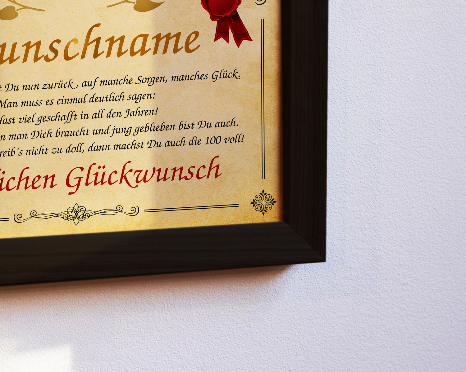 Nahaufnahme der gerahmten Urkunde – hochwertige Druckqualität und edler Holzrahmen.