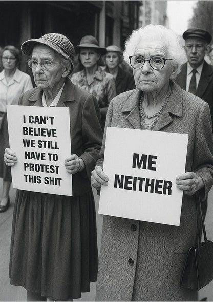 freigestelltes Old Ladies Protest Poster in Schwarz-Weiß