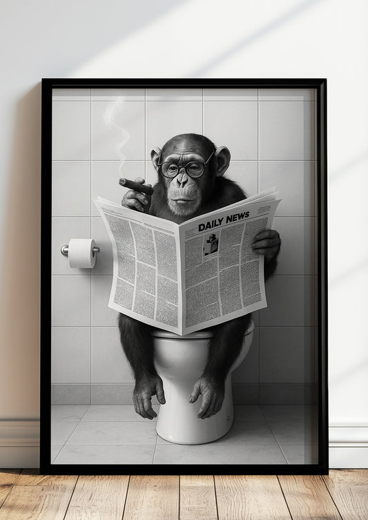 Gerahmter Kunstdruck eines Affen auf Toilette, der Zeitung liest – humorvolle Wanddeko fürs Badezimmer
