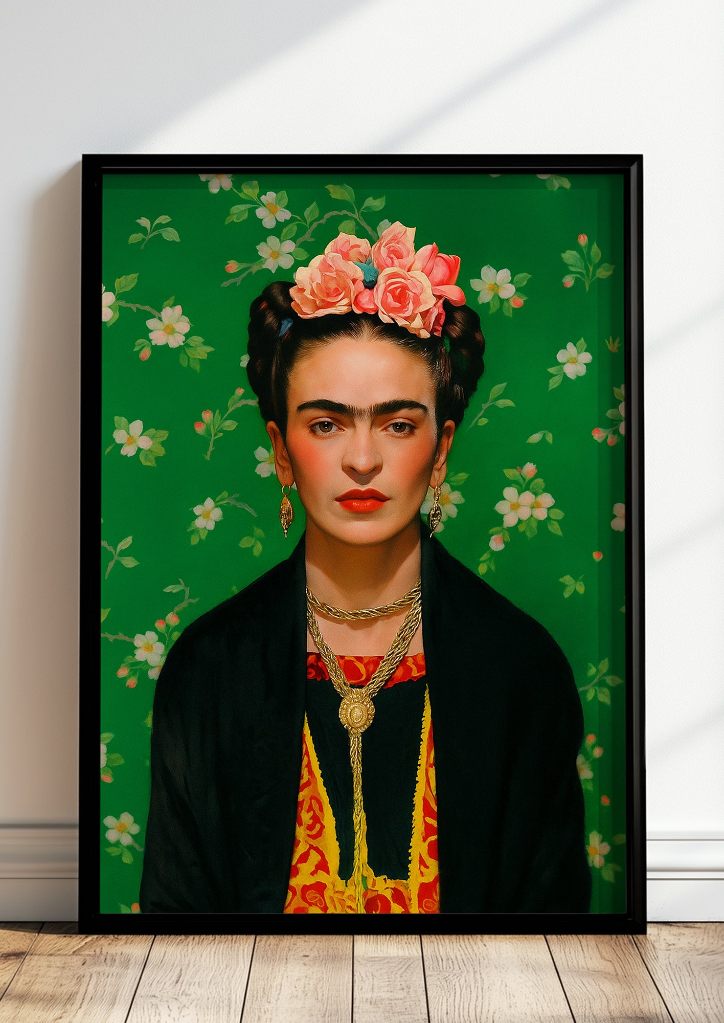 Gerahmtes Frida Kahlo Bild mit grünem Hintergrund im Wohnzimmer, Boho Deko