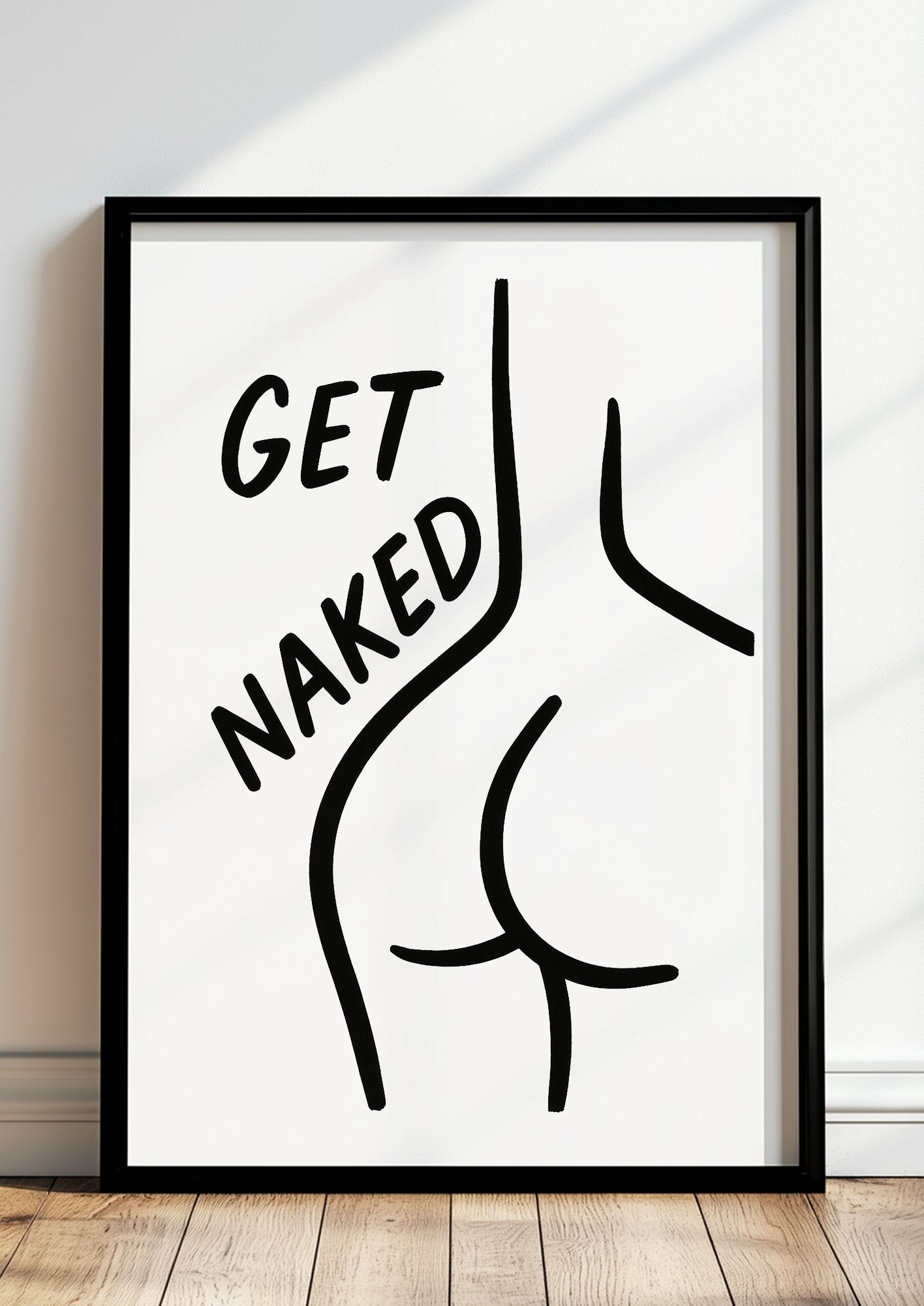 Gerahmtes Get Naked Line Art Poster im Badezimmer