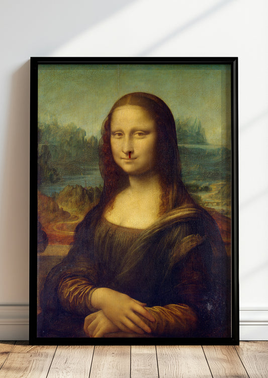 ein modern eingerichtetes wohnzimmer zeigt die mona lisa mit einem feinen nasenbluten gerahmt an der wand als kunstvolles detail