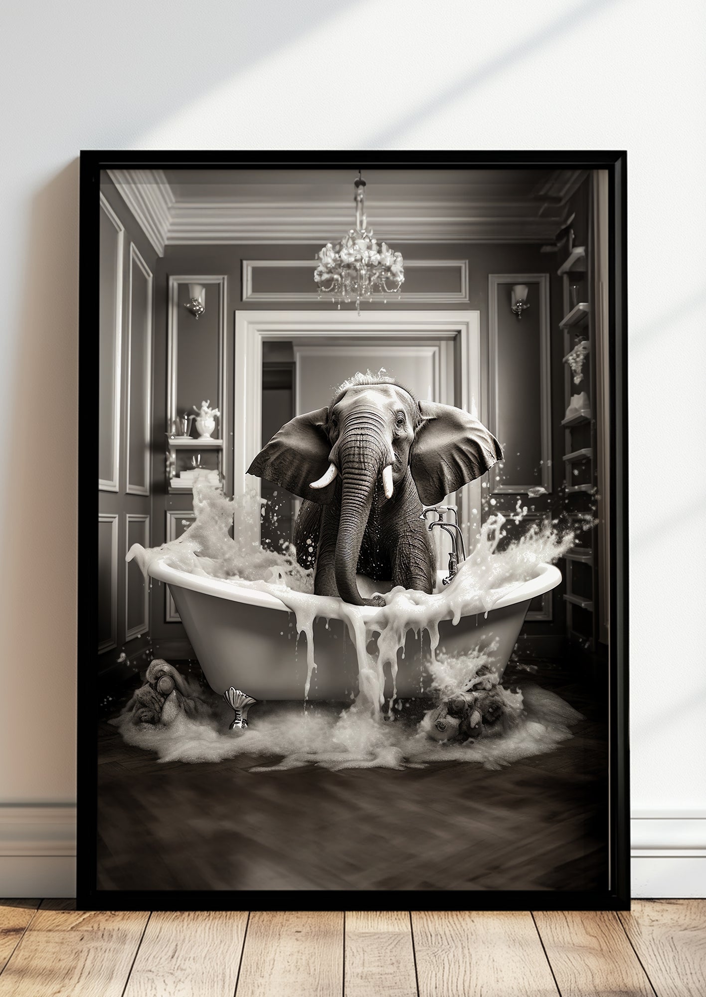 ein schwarz weiß kunstposter mit einem fröhlichen elefanten der im badezimmer ausgiebig planscht und alles unter wasser setzt