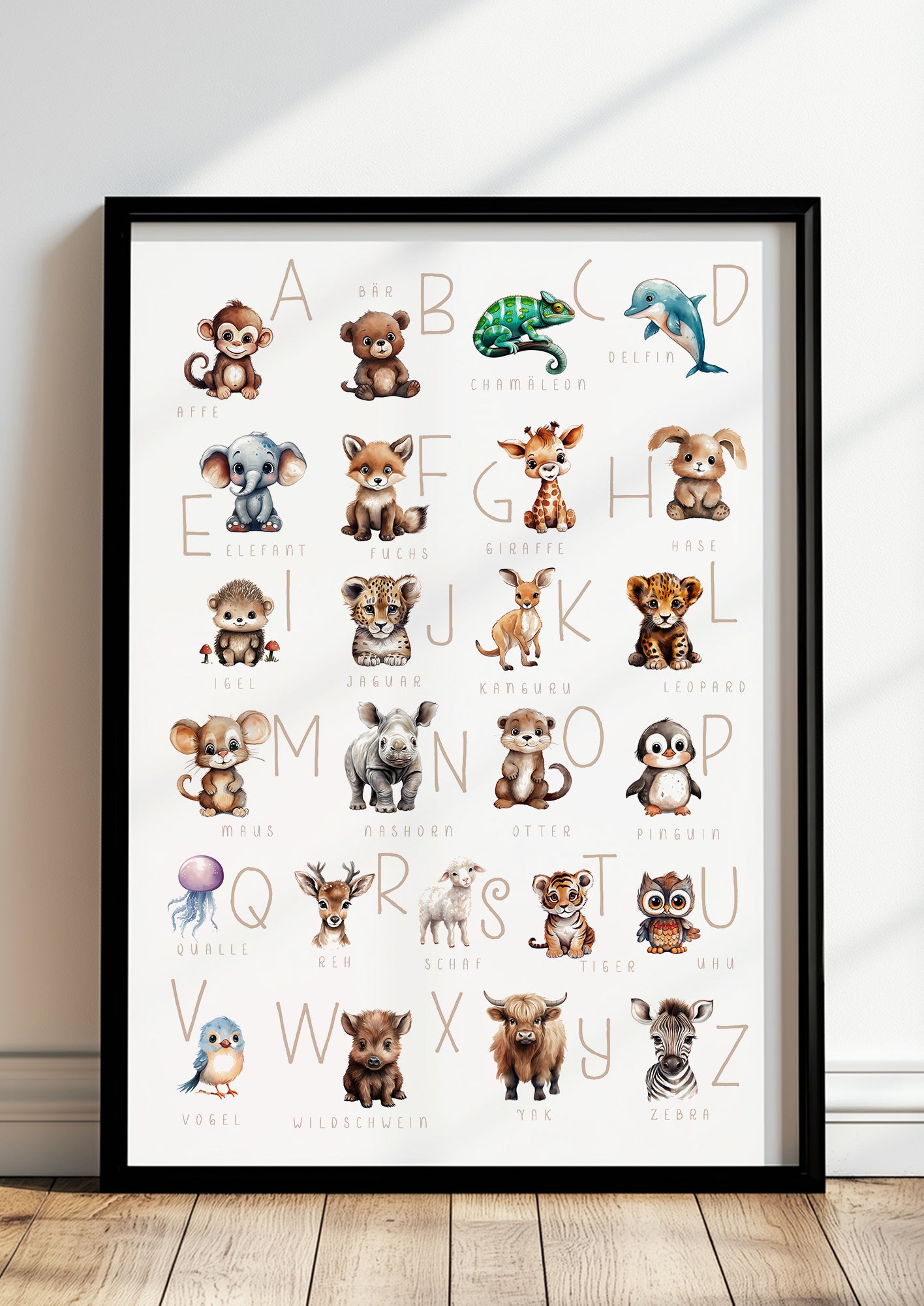 die farbenfrohen tierillustrationen von bär chamäleon delfin und elefant begeistern kinder und schmücken jede wand