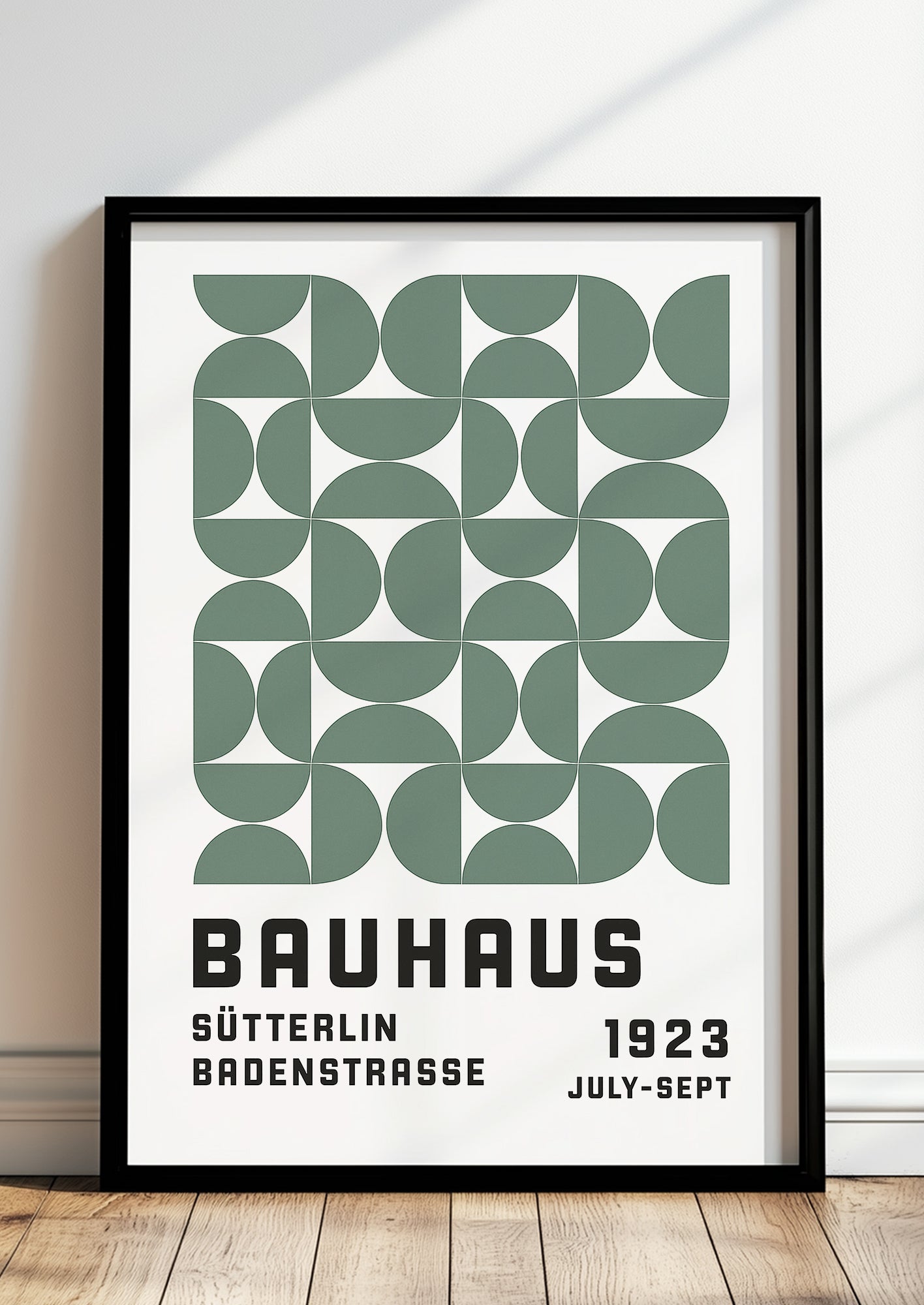 Gerahmtes Bauhaus Poster mit geometrischem Muster als stilvolle Wanddeko im Wohnzimmer oder Büro