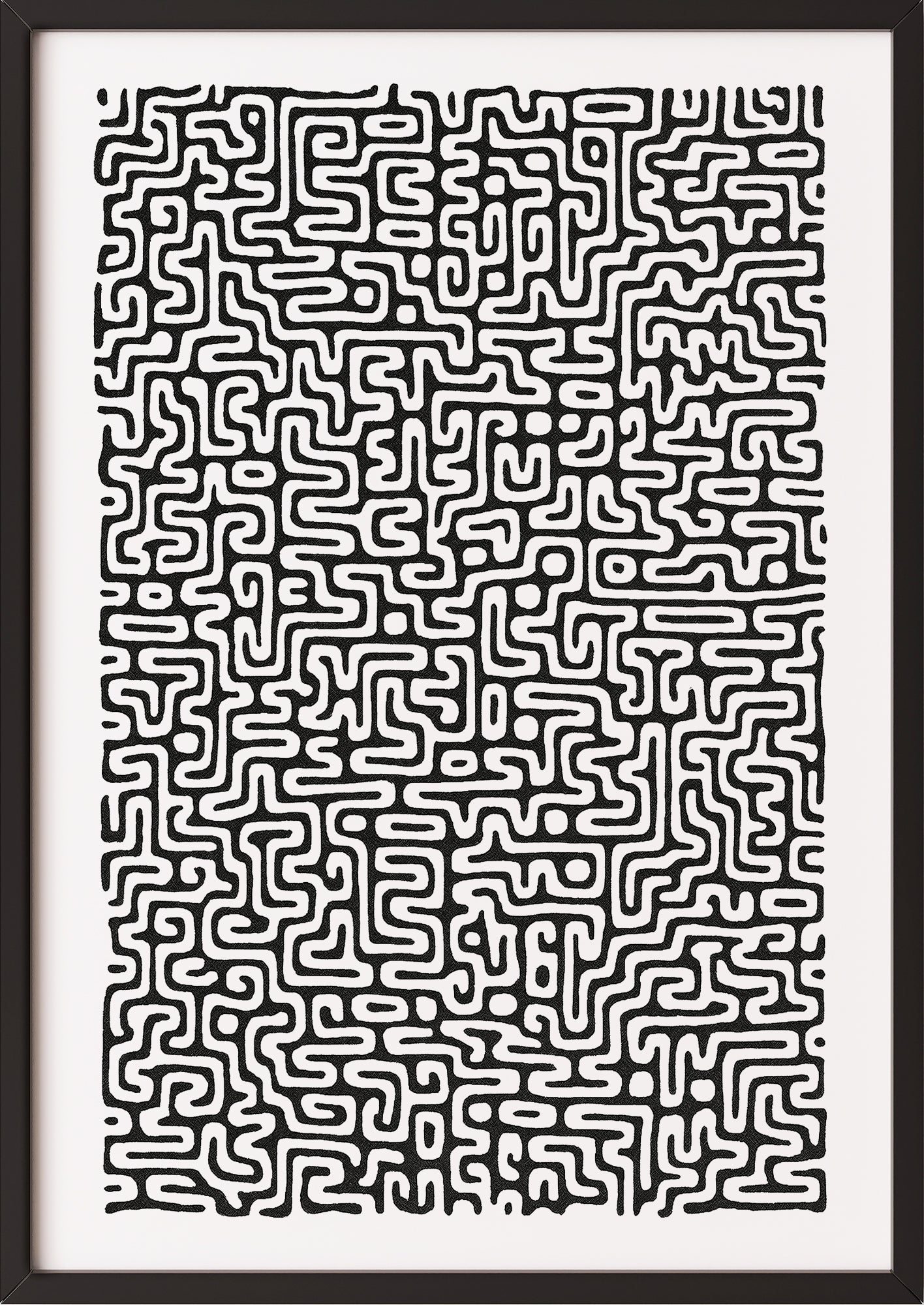 Abstraktes Linienmuster in Schwarz-Weiß, eingerahmt in Schwarz, an eine Wand gelehnt