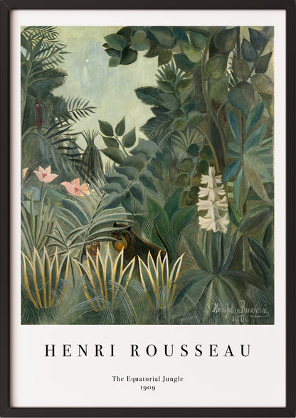 Frau hängt The Equatorial Jungle von Henri Rousseau als Poster in schwarzem Rahmen an die Wand